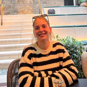 Fien, Babysit in Korbeek-Lo