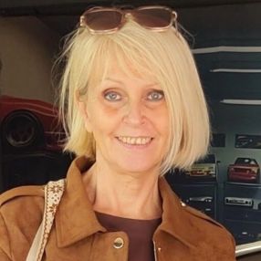 Evelyne, Babysitter à Walcourt