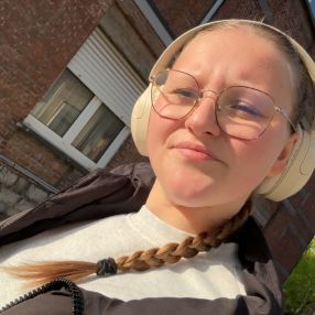 Sterre, Babysitter à Niel