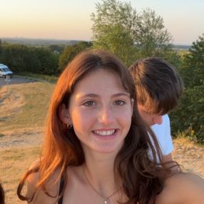 Emeline, Babysitter à Villers-la-Ville