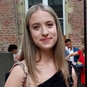 Ella, Babysitter à Overijse