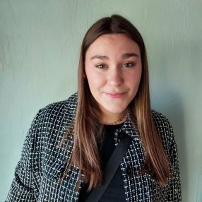 Zoé, Babysitter à Celles
