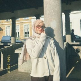 Yumna, Babysitter à Ichtegem