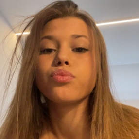 Kytana, Babysit in Melle