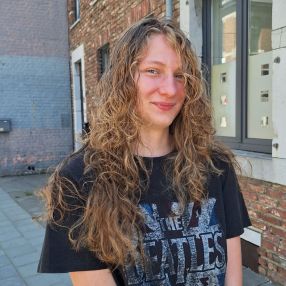 Séléna, Babysitter à Ciney