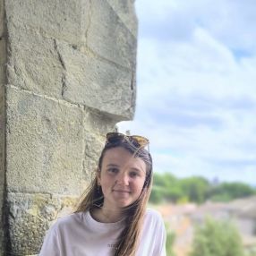 Manon, Babysit in Genval