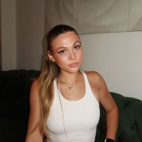 Angelina Grace, Babysitter à Brussel