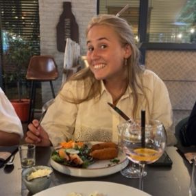 Frauke, Babysitter à Deerlijk