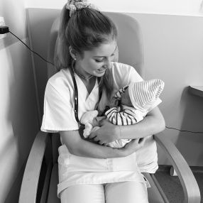 Laurine, Babysitter à La Louvière