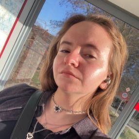 Chloe, Babysitter à Chaumont-Gistoux
