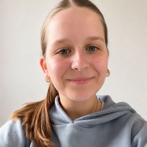 Lore, Babysitter in Berlare