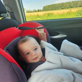 Véronique, Famille à La Louvière