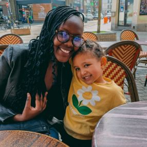 Joan, Gezin in Dendermonde