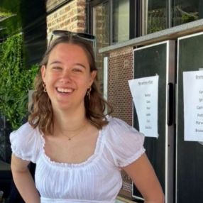 Lena, Babysitter à Zele