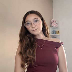 Alicia, Babysitter à Dour