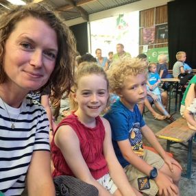 Pauline, Gezin in Perwijs