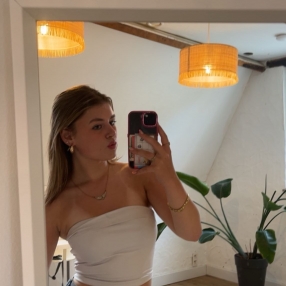 Noémi, Babysit in Oostkamp