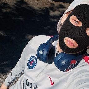 Shakira, Babysitter à Sprimont