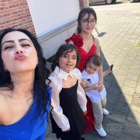 Cevher, Gezin in Schoten