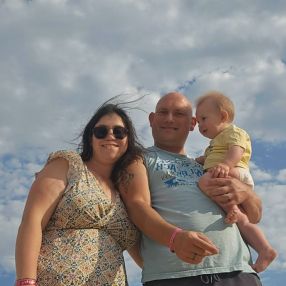Laura, Gezin in Amay