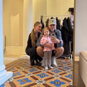 Minttu, Family in Brussel