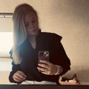 Charloe, Babysitter à Kaprijke
