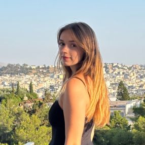 Juliet, Babysitter à Paal