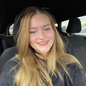 Ziona, Babysitter à Riemst