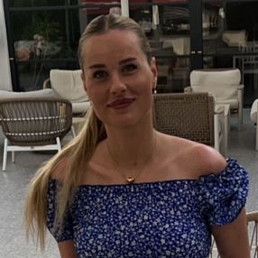 Eline, Babysitter à Sint-Niklaas