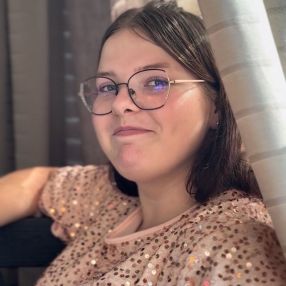 Yinthe, Babysitter in Geel