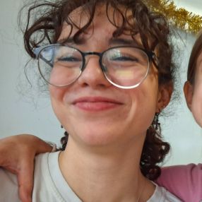 Santos De Oliveira, Babysit in Momignies