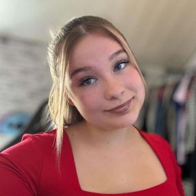 Emma, Babysitter à Quaregnon