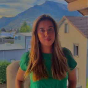 Valentina, Babysitter à Flémalle