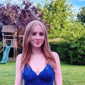 Clara, Babysit in Perwijs