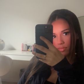 Nora, Babysitter in Ruisbroek