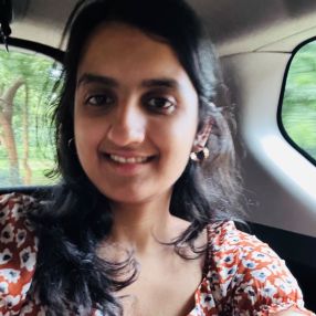 Adhya, Babysitter à Mol