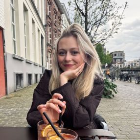 Ela, Babysit in Destelbergen