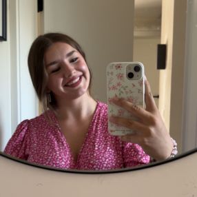 Mirthe, Babysitter à Kortessem