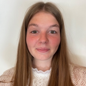 Léa, Babysitter à Hannut