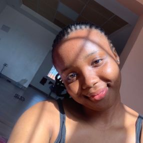 Nmesoma favour, Babysitter à Harelbeke