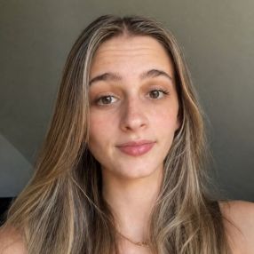 Kara, Babysitter à Begijnendijk