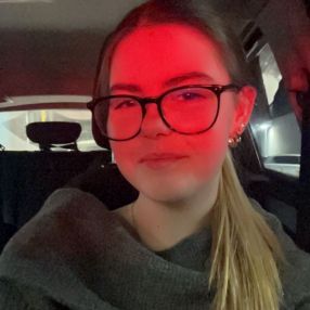 Imaany, Babysitter à Hooglede