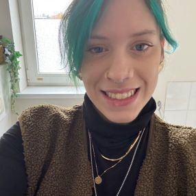 Christa, Babysitter in Berlare