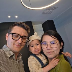 Jesslyn, Famille à Lede