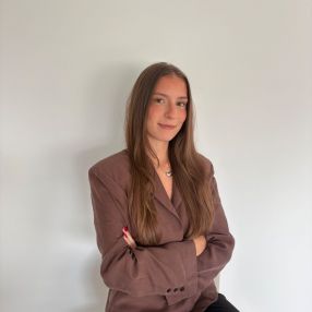 Elise, Babysitter à Libramont-Chevigny