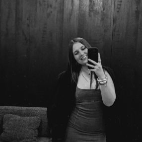 Lorena, Babysitter à Walcourt