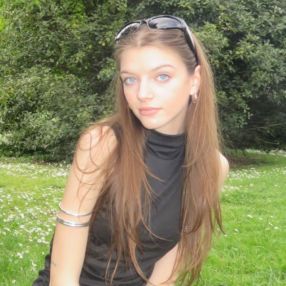 Loren, Babysitter à Brussel