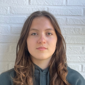Eva, Babysit in Nieuwerkerken