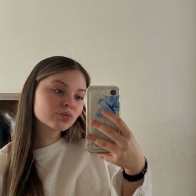 Lola, Babysitter à Florennes
