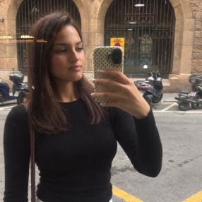 Aya, Babysitter à Etterbeek